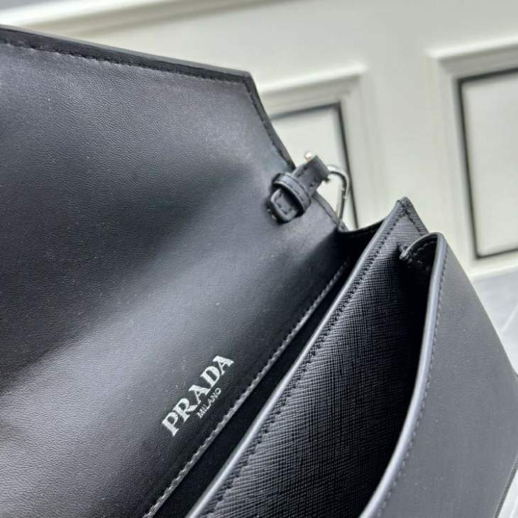 Picture of Prada Handbags _SKUfw174932285fw